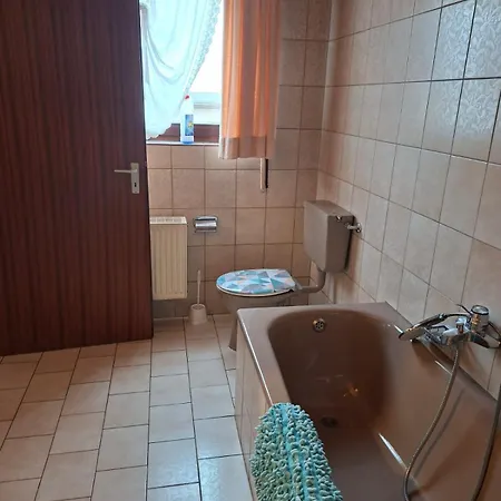 Gemuetliches Haus In Ruhiger Lage, Zentral Gelegen 度假居 *